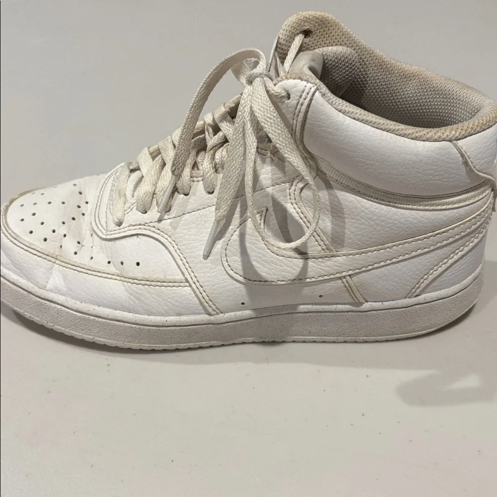 Nike Women’s Nike Court Vision Mid Sneaker. Size 7. White